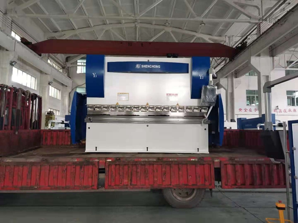 100Tx3200電液同步數(shù)控折彎機(jī)