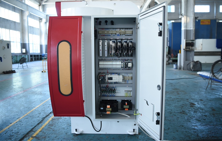 30噸數(shù)控折彎機.jpg